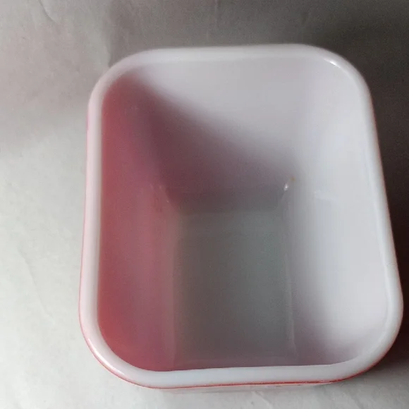 Vintage (1940's) Pyrex Small Casserole Dish No Lid - Picture 5 of 6